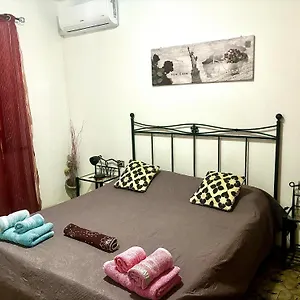 Appartamento Exclusive Use - Uso Esclusivo - La Maison De Famille - Entire House - Intera Casa - With Kitchenette - Con Cucinino - With Washing Machine - Con Lavatrice - Free Public Parking In Front Of The House - Parcheggio Pubblico Gratuito Difronte Casa, Olbia